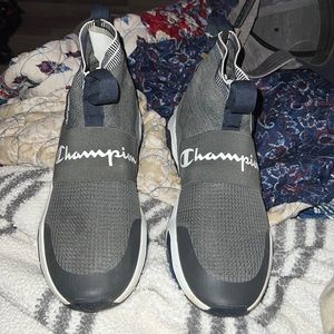 A pair of size 11 men’s champion rally pros